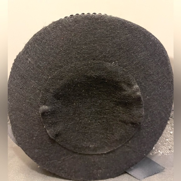 Like new jeweled, mini top hat - Picture 4 of 4